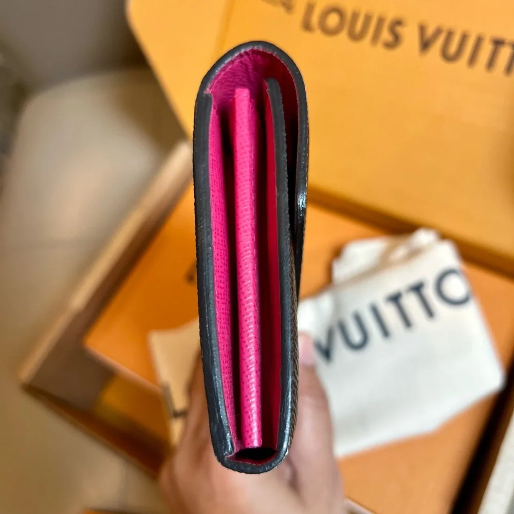 Louis vuitton limited edition Monogram love Lock full size Sarah Wallet - Picture 7 of 11